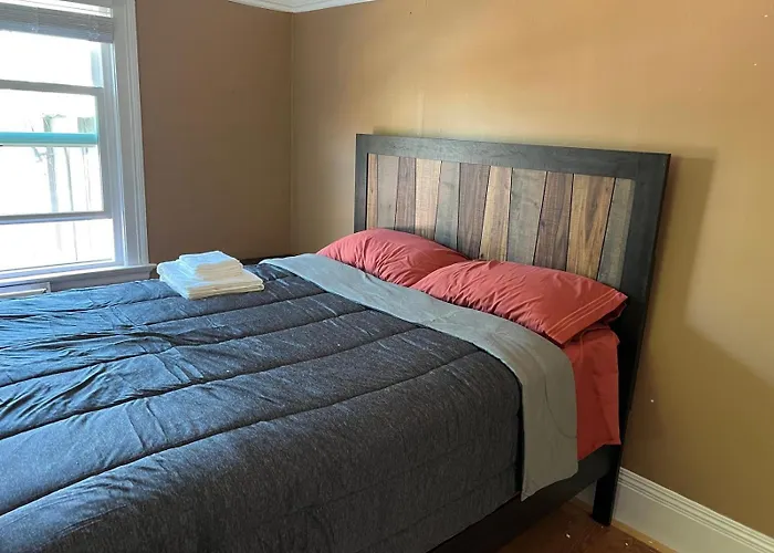 Spacious Private Room In Prime Location With All Amenities
