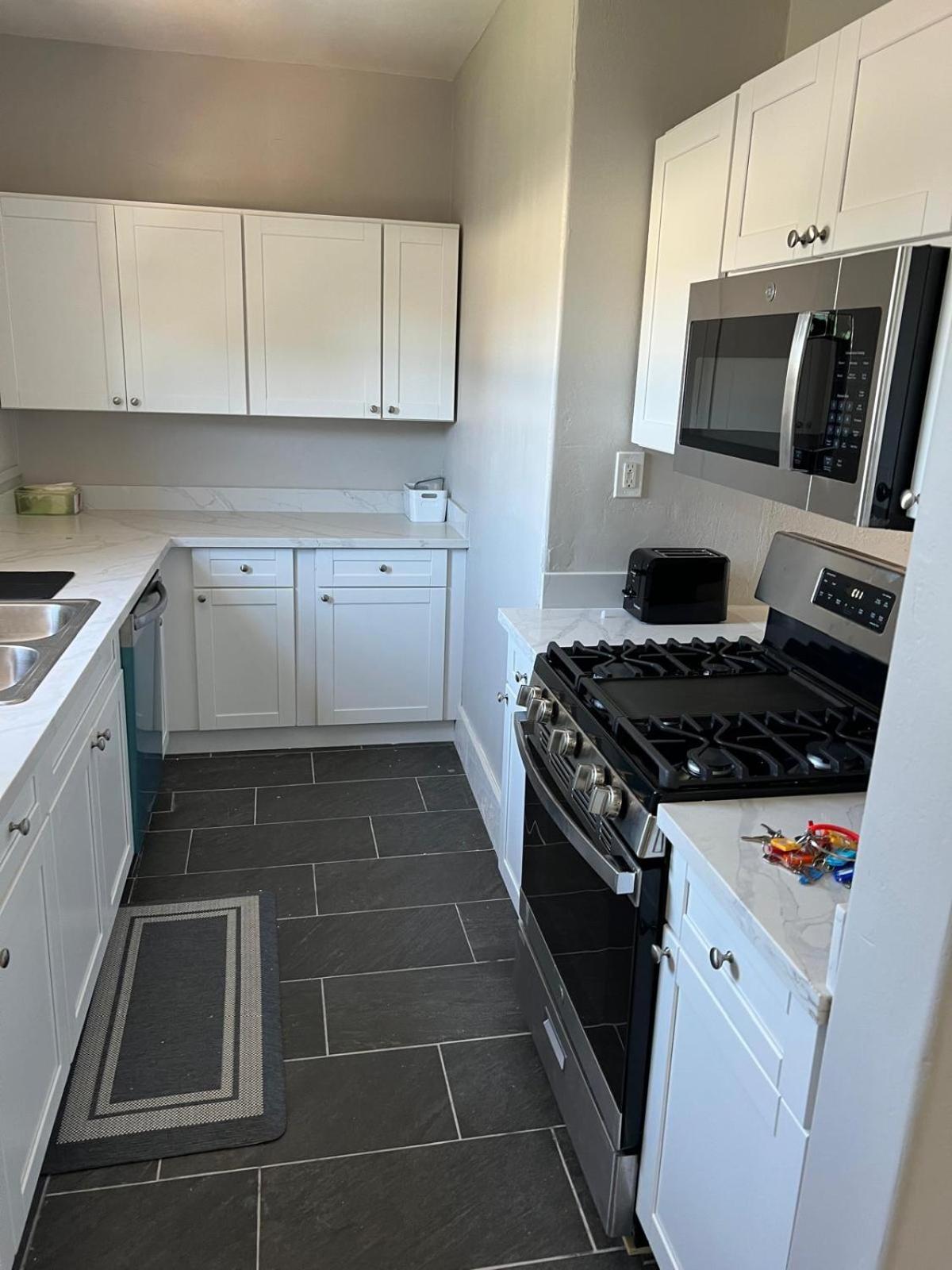 Spacious Private In Prime Location With Amenities
