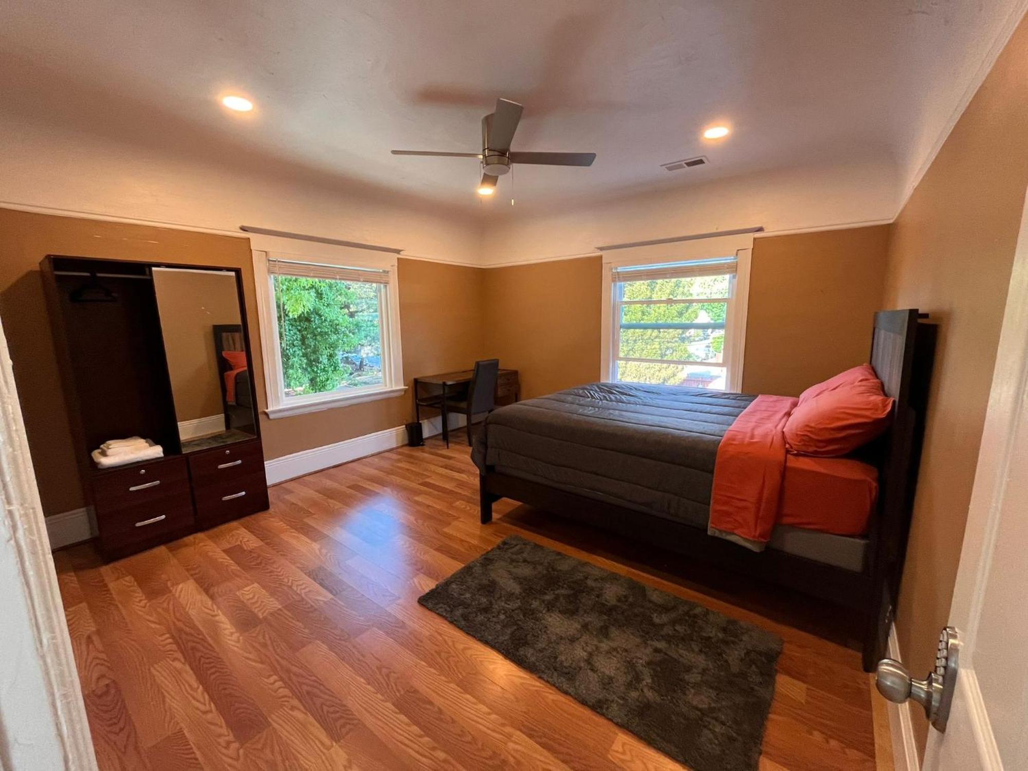 Spacious Private In Prime Location With Amenities *