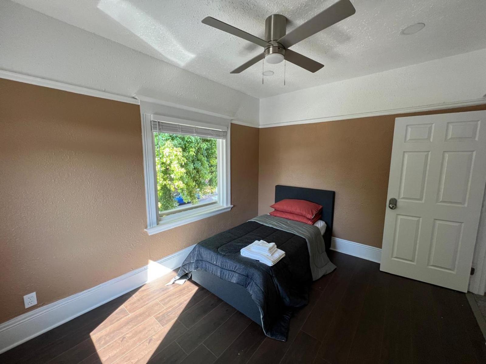 Spacious Private In Prime Location With Amenities * Berkeley