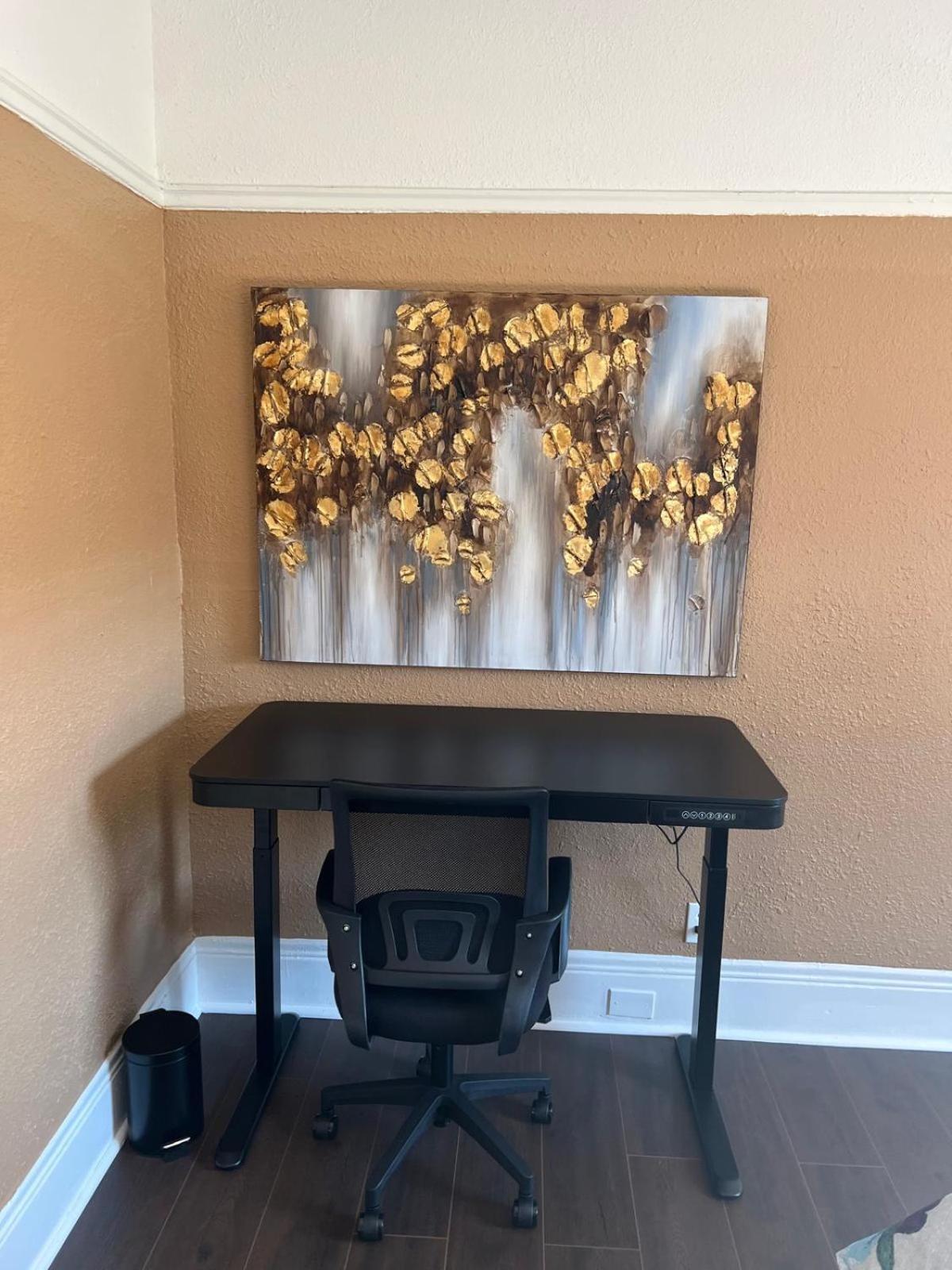 Spacious Private In Prime Location With Amenities